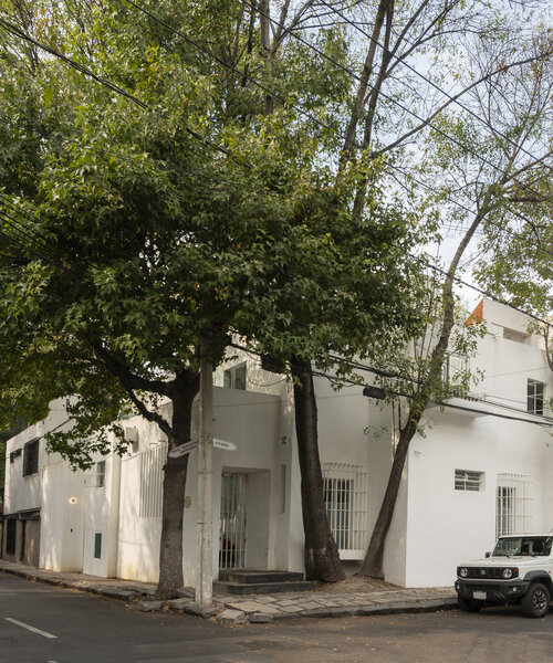 bgp arquitectura revives 20th century structure in mexico city as luminous home-studio